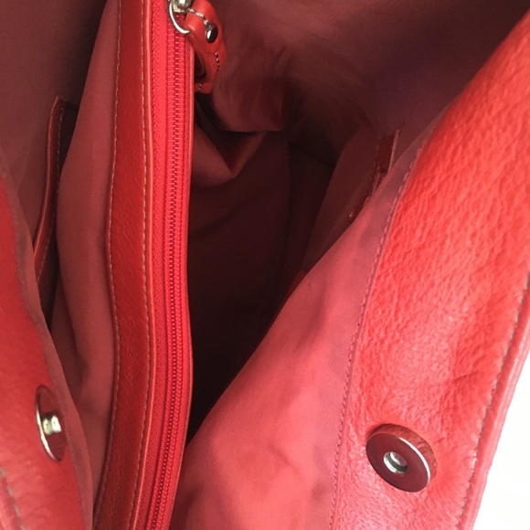 Danier Leather shoulder tote - Picture 5 of 5